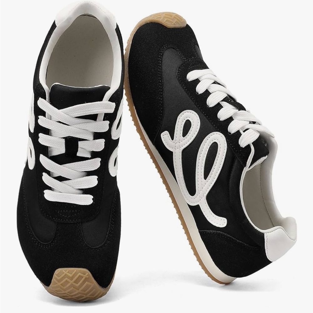Wide toe shoes Stylish Black & White Women's Sneakers‎ size 7 nib new brand new